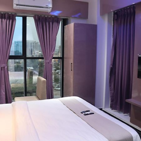 Hotel Czar Inn Surat Dış mekan fotoğraf